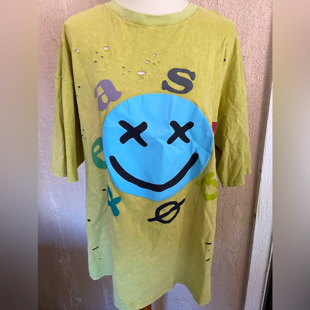 Easel Destructed Smiley Face Tee